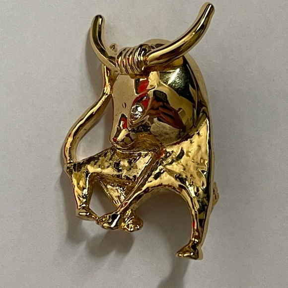 Gold Toned Bull Brooch - Picture 2 of 6